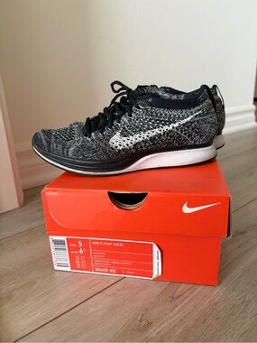 Nike Flyknit Racer “Oreo” Size W6.5